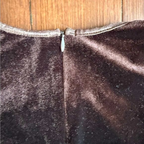 Unique Brown and Gold Sleeveless Top - Picture 3 of 7